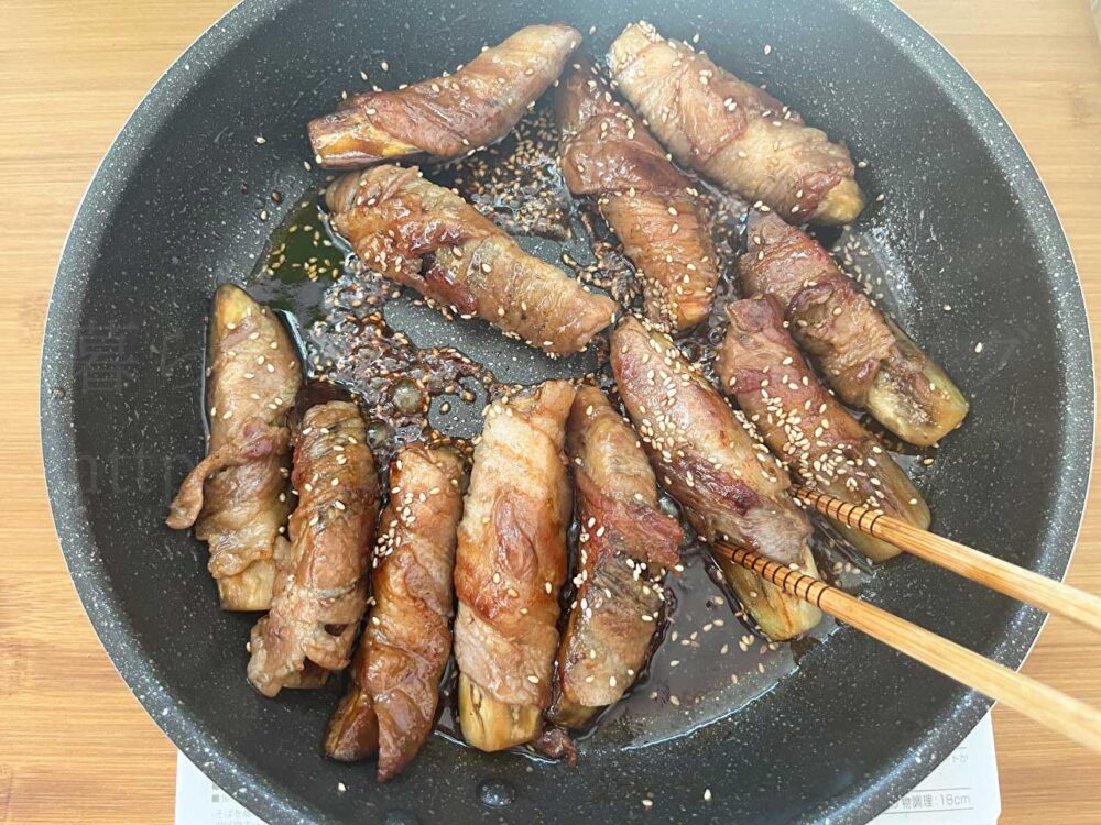 発酵食品腸活レシピ「黒酢だれでコク旨！薬味たっぷりのナスの肉巻き」